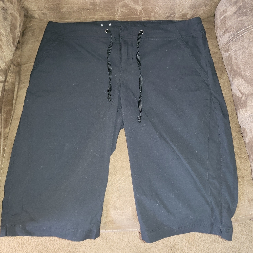Columbia Sportswear Company, 8, black
